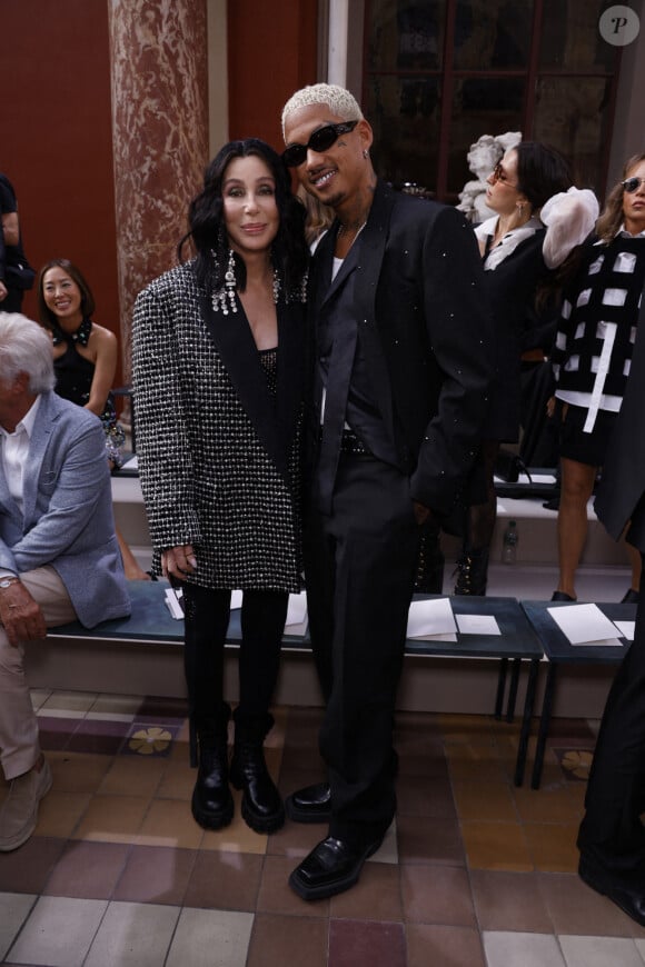 Cher et son petit ami étaient à nouveau présents ! 
Cher et son compagnon Alexander Edwards - Les célébrités assistent au défilé Valentino "Collection Prêt-à-Porter Printemps/Eté 2024" lors de la Fashion Week de Paris (PFW), le 1er octobre 2023. 