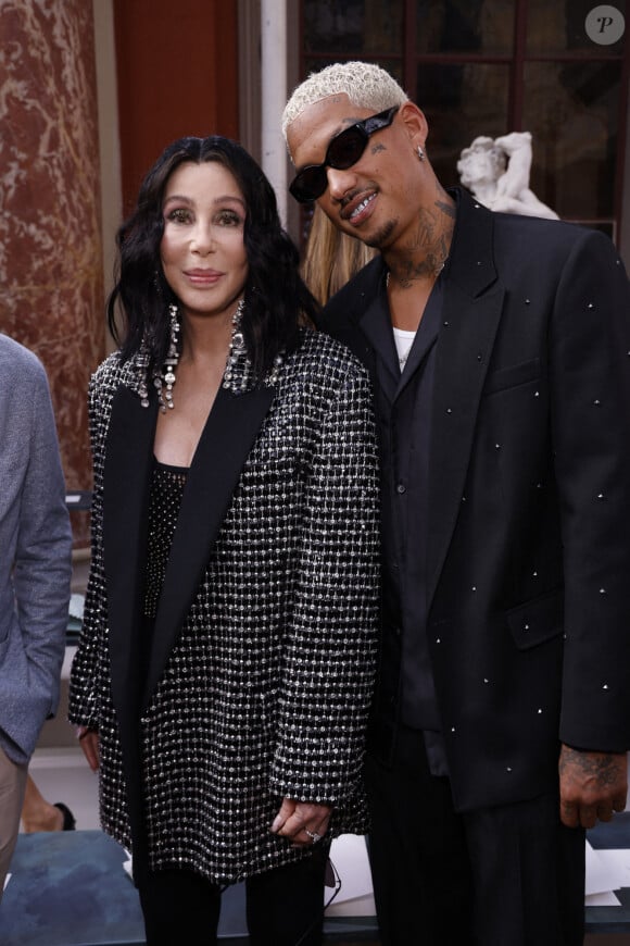 Cher et son compagnon Andrew Edwards - Les célébrités assistent au défilé Valentino "Collection Prêt-à-Porter Printemps/Eté 2024" lors de la Fashion Week de Paris (PFW), le 1er octobre 2023. 