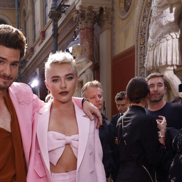 Andrew Garfield et Florence Pugh - Les célébrités assistent au défilé Valentino "Collection Prêt-à-Porter Printemps/Eté 2024" lors de la Fashion Week de Paris (PFW), le 1er octobre 2023. 