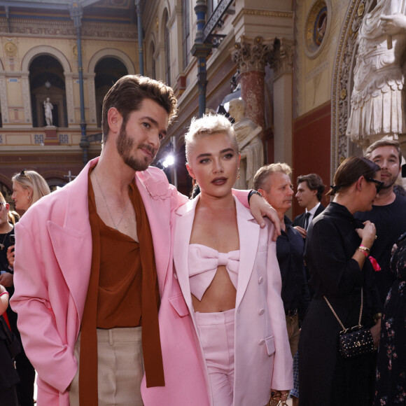 Andrew Garfield et Florence Pugh - Les célébrités assistent au défilé Valentino "Collection Prêt-à-Porter Printemps/Eté 2024" lors de la Fashion Week de Paris (PFW), le 1er octobre 2023. 
