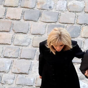 Brigitte Macron et Le président Emmanuel Macron lors de l'hommage à Hélène Carrère d'Encausse aux Invalides à Paris le 3 octobre 2023. © Dominique Jacovides / Bestimage