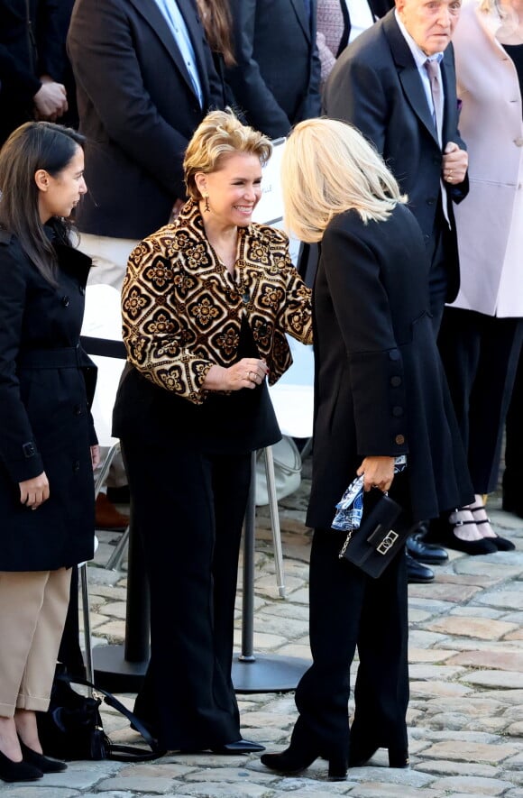 La Grande-Duchesse Maria Teresa du Luxembourg et Brigitte Macron lors de l'hommage à Hélène Carrère d’Encausse aux Invalides à Paris le 3 octobre 2023. © Dominique Jacovides / Bestimage