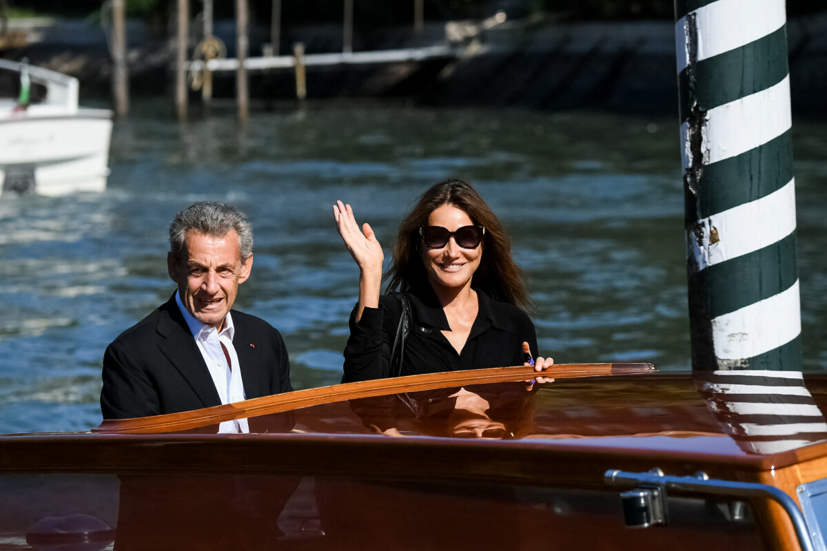 Photo Nicolas Sarkozy Et Sa Femme Carla Bruni Arrivent Au Lido Lors