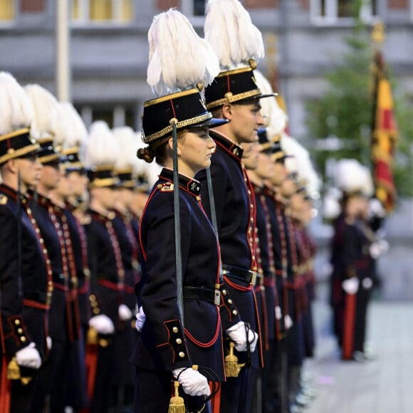 La princesse héritière Élisabeth, âgée de 21 ans, a prêté serment en tant qu'officier à l'École Royale Militaire (ERM). La princesse Élisabeth a prêté serment de "fidélité au roi, d'obéissance à la Constitution et aux lois du peuple belge" sous les yeux du roi Philippe, de la reine Mathilde, du prince Emmanuel et de la princesse Éléonore. Le prince Gabriel a participé à la cérémonie en tant qu'étudiant de l'ERM. Bruxelles, le 26 septembre 2023.  BRUSSELS, BELGIUM - SEPTEMBER 26 : Their Majesties the King and Queen attend the ceremony where her Royal Highness Princess Elisabeth will take her oath as an officer at the Royal Military Academy. Like her fellow students of the 160th Class of Social and Military Sciences and the 175th Polytechnic Class, she will swear "loyalty to the King, obedience to the Constitution and the laws of the Belgian people". The Princess will thus follow in the footsteps of her forebears:Princess Elisabeth of Belgium pictured on SEPTEMBER 26, 2023 in Brussels. 