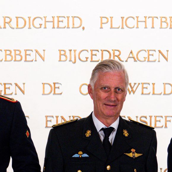 La princesse héritière Élisabeth, âgée de 21 ans, a prêté serment en tant qu'officier à l'École Royale Militaire (ERM). La princesse Élisabeth a prêté serment de "fidélité au roi, d'obéissance à la Constitution et aux lois du peuple belge" sous les yeux du roi Philippe, de la reine Mathilde, du prince Emmanuel et de la princesse Éléonore. Le prince Gabriel a participé à la cérémonie en tant qu'étudiant de l'ERM. Bruxelles, le 26 septembre 2023. 