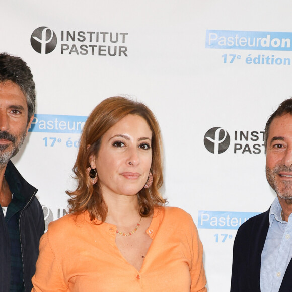 Le duo d'animateurs a participé au lancement de la 17e édition du Pasteurdon.
Serge Khalfon, Léa Salamé et Bernard Montiel lors du lancement de la 17ème édition du Pasteurdon à l'Institut Pasteur à Paris, France, le 4 octobre 2023. © Coadic Guirec/Bestimage