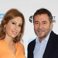 PHOTOS Léa Salamé, look vitaminé face à Bernard Montiel : le duo main dans la main pour la bonne cause