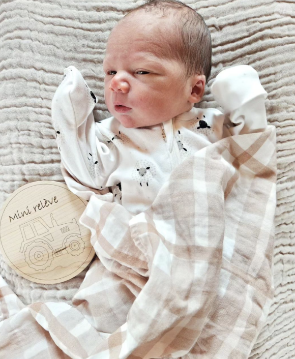 Sur Instagram, l'heureuse maman a partagé la nouvelle et a fait les présentations en postant une première photo de bébé.
Jennifer et Ludovic (L'amour est dans le pré) deviennent parents pour la 6e fois. Instagram
