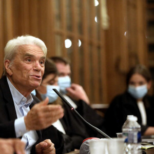 Exclusif - Bernard Tapie intervient lors de la promotion 2020 de la conférence des avocats du barreau de Paris, 11ème séance du premier tour, à la bibliothèque de l'ordre à Paris. Le 7 septembre 2020. © Dominique Jacovides / Bestimage 