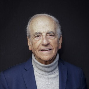 Exclusif - Jean-Pierre Elkabbach - Jean-Pierre Elkabbach pose en marge de sa venue à Radio J - Paris le 26/01/2023 - © Jack Tribeca / Bestimage 