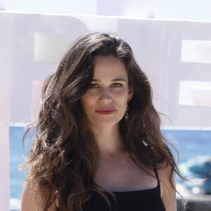 Lucie Lucas (Cannes Confidential) - Photocall à l'hôtel Mariott lors du festival Canneseries saison 6 au palais des festivals à Cannes le 16 avril 2023. © Denis Guignebourg / Bestimage