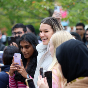 Et s'est concentrée sur la santé mentale des jeunes. 
Catherine (Kate) Middleton, princesse de Galles, arrive à l'université de Nottingham dans le cadre de la Journée mondiale de la santé mentale (World Mental Health Day), le 11 octobre 2023 
