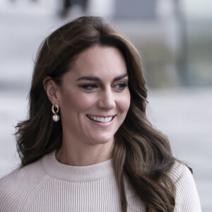Kate Middleton avait choisi de se rendre dans une fac pour la santé mentale ce mercredI
Catherine (Kate) Middleton, princesse de Galles, arrive à l'université de Nottingham dans le cadre de la Journée mondiale de la santé mentale (World Mental Health Day). 