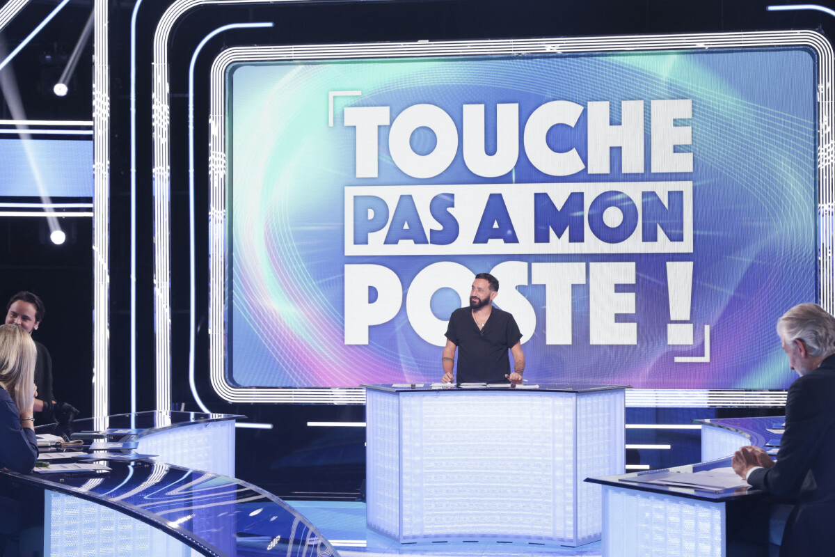 Vidéo Touche pas à mon poste Une chroniqueuse et bombe de l