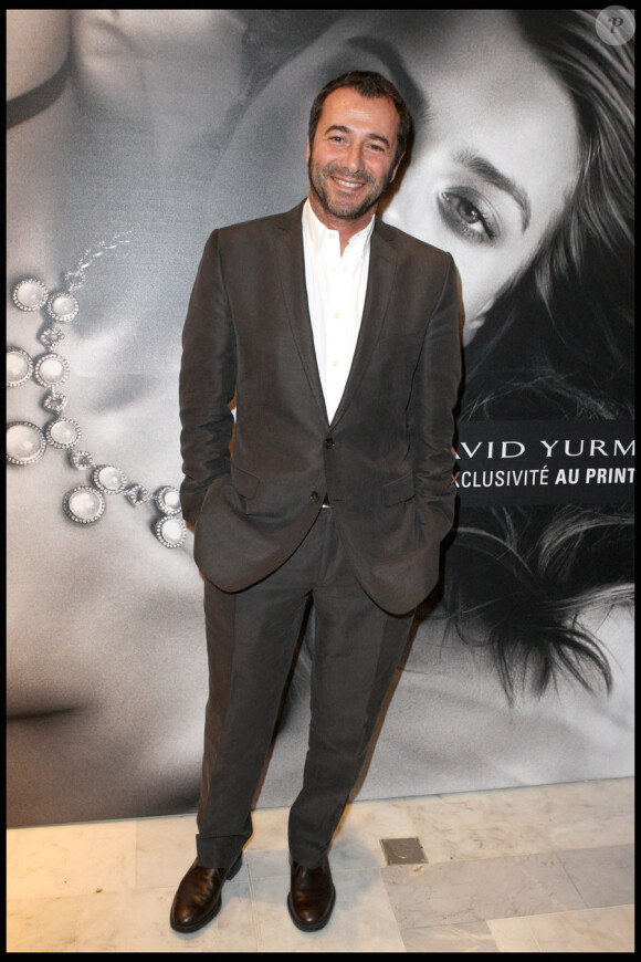 Bernard Montiel lors de la présentation de la nouvelle boutique du joaillier David Yurman au Printemps Haussmann à Paris le 7 mars 2010