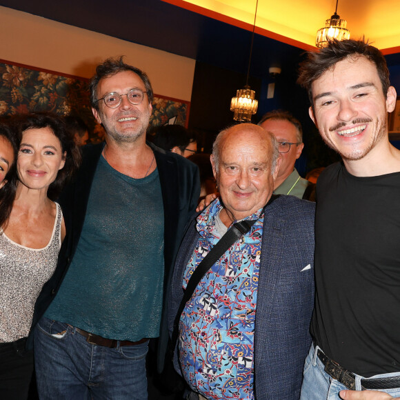 Purepeople.com était invité à la première de "Jonasz au grenier", au théâtre de la Bruyère, à Paris.
Exclusif - Amala Landré, Malaurie Duffaud, Franck Harscouët, Michel Jonasz et Tristan Garnier - Première de la pièce "Jonasz au grenier" au Théâtre Actuel La Bruyère à Paris © Coadic Guirec / Bestimage