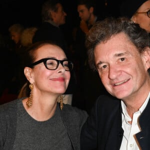 Exclusif - Carole Bouquet et son compagnon Philippe Sereys de Rothschild - People au spectacle "Cabaret" lors de la soirée de réouverture du Lido à Paris le 1er décembre 2022.  © Coadic Guirec/Bestimage 