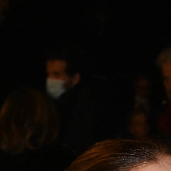 Exclusif - Carole Bouquet et son compagnon Philippe Sereys de Rothschild - People au spectacle "Cabaret" lors de la soirée de réouverture du Lido à Paris le 1er décembre 2022. © Coadic Guirec/Bestimage 