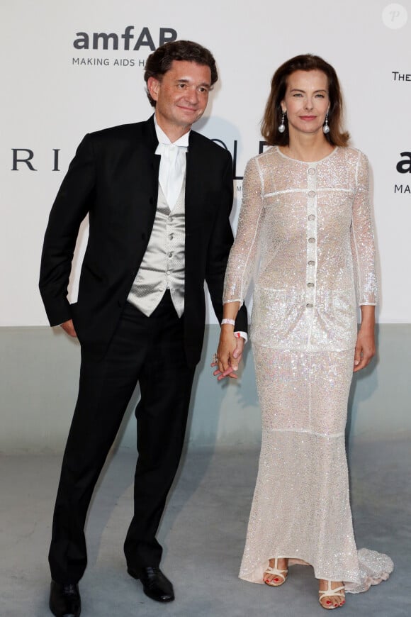 Carole Bouquet et son compagnon Philippe Sereys de Rothschild - Photocall de la soirée "AmfAR's 21st Cinema Against AIDS" à l'Eden Roc au Cap d'Antibes lors du 67ème festival du film de Cannes, le 22 mai 2014. 