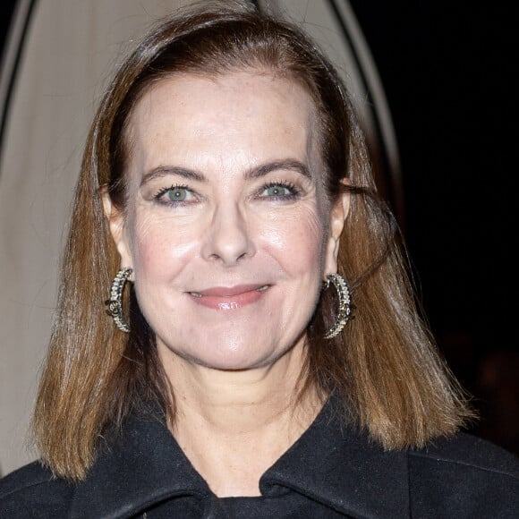 Carole Bouquet a longtemps partagé la vie d'un homme au nom célèbre. 
Carole Bouquet - Front Row au deuxième défilé de mode Haute-Couture Chanel au Grand Palais Éphémère lors de la Fashion Week Printemps-été de Paris, France. © Olivier Borde/Bestimage 