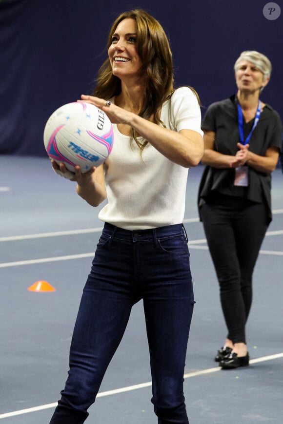 Catherine (Kate) Middleton, princesse de Galles, au centre sportif national de Bisham Abbey à Marlow, à l'occasion de la Journée mondiale de la Santé mentale, le 12 octobre 2023.