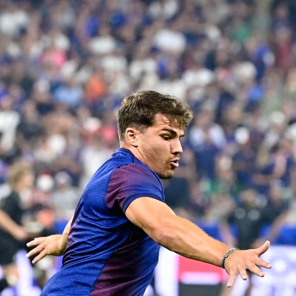 Echauffement - Antoine Dupont ( 9 - France ) - - Match d'ouverture de la coupe du monde de Rugby : La France l'emporte 27 à 13 face à la Nouvelle Zélande (All Blacks) au Stade de France à Saint-Denis le 8 septembre 2023. © Federico Pestellini / Panoramic / Bestimage 