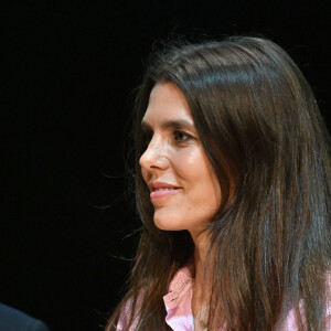 Chez les Casiraghi, l'élégance, c'est de famille !
Charlotte Casiraghi durant la cérémonie de proclamation de l'édition 2023 des Prix de la Fondation Prince Pierre à l'opéra Garnier à Monaco, le 10 octobre 2023. Le palmarès 2023 est pour la littérature : le Prix Littéraire à Jean-Noël Pancrazi, pour l'ensemble de son oeuvre, la Bourse de la Découverte à Éric Chacour pour son premier roman "Ce que je sais de toi" et le coup de coeur des lycéens, à Julia Minkowski pour son premier roman "Par-delà l'attente". Pour la musique : le coup de coeur des jeunes mélomanes va à Kristine Tjogersen pour son oeuvre Between trees, et le tremplin musical à Zeno Baldi et pour la philosophie : le Prix de la Principauté, en partenariat avec les Rencontres Philosophiques de Monaco et la Fondation Prince Pierre va à Jacques Rancière, pour l'ensemble de son oeuvre. © Bruno Bebert / Bestimage