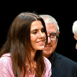 Charlotte Casiraghi et Jacques Rancière durant la cérémonie de proclamation de l'édition 2023 des Prix de la Fondation Prince Pierre à l'opéra Garnier à Monaco, le 10 octobre 2023. Le palmarès 2023 est pour la littérature : le Prix Littéraire à Jean-Noël Pancrazi, pour l'ensemble de son oeuvre, la Bourse de la Découverte à Éric Chacour pour son premier roman "Ce que je sais de toi" et le coup de coeur des lycéens, à Julia Minkowski pour son premier roman "Par-delà l'attente". Pour la musique : le coup de coeur des jeunes mélomanes va à Kristine Tjogersen pour son oeuvre Between trees, et le tremplin musical à Zeno Baldi et pour la philosophie : le Prix de la Principauté, en partenariat avec les Rencontres Philosophiques de Monaco et la Fondation Prince Pierre va à Jacques Rancière, pour l'ensemble de son oeuvre. © Bruno Bebert / Bestimage