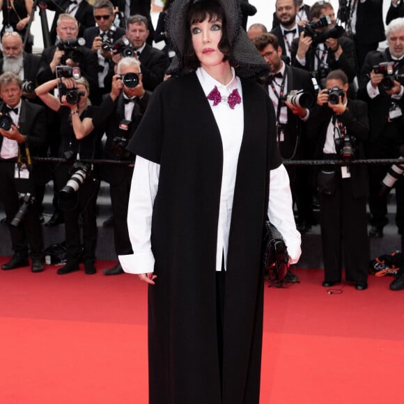 Isabelle Adjani - Montée des marches du film « Les Amandiers » lors du 75ème Festival International du Film de Cannes. Le 22 mai 2022 © Cyril Moreau / Bestimage  Red carpet of the movie « Les Amandiers » during the 75th Cannes International Film Festival. On may 22th 2022 