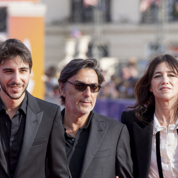 Ben Attal, Yvan Attal et Charlotte Gainsbourg ( présidente du jury) - Première du film "Les choses humaines" lors de la 47éme édition du Festival du Cinéma Américain de Deauville le 11 septembre 2021. © Olivier Borde / Bestimage 