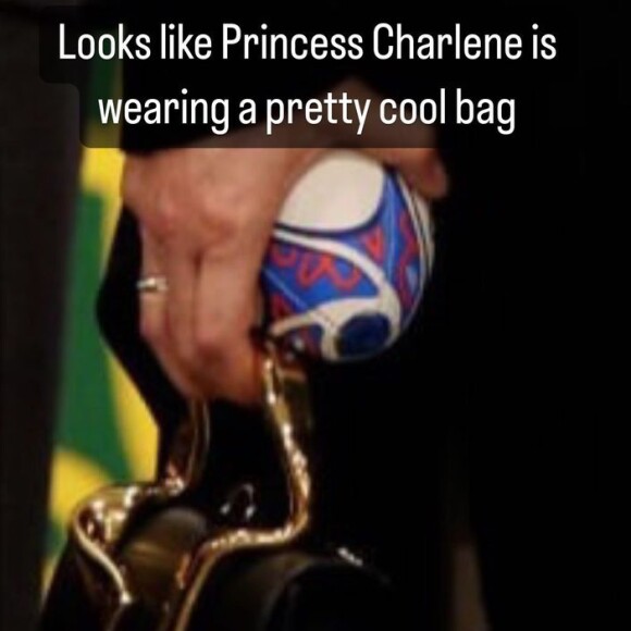 Le compte Royal Couturier a indiqué quel était ce sac
Sac de Charlene de Monaco