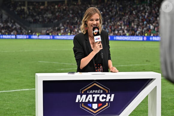 Isabelle Ithurburu (journaliste TF1) - RUGBY : France vs Ecosse (30-27) - Match préparatif pour la coupe du monde 2023 à Saint-Étienne le 12 août 2023.