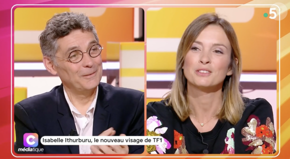 Thierry Moreau, Isabelle Ithurburu - Mélanie Taravant reçoit Isabelle Ithurburu dans C Médiatique sur France 5, dimanche 22 octobre.