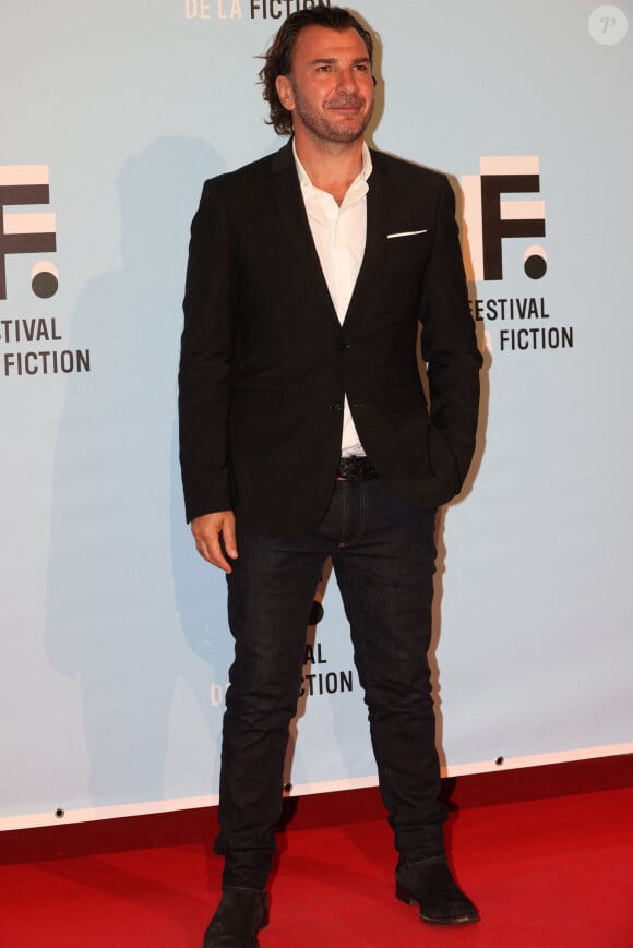 Michael Youn - Photocall de la soirée de projection du téléfilm "Une affaire française" lors du Festival du Film de Fiction de La Rochelle. Le 16 septembre 2021 © Jean-Marc Lhomer / Bestimage