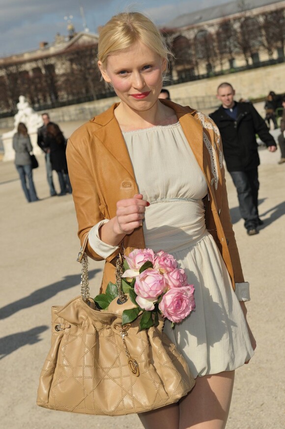 Anna Sherbinina au défilé Dior à Paris