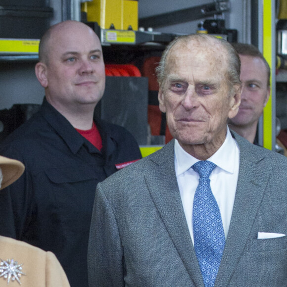 La reine Elisabeth II d'Angleterre et le prince Philip, duc d'Edimbourg lors de l'inauguration la nouvelle caserne de pompiers South Lynn à King's Lynn, le 2 février 2015. 