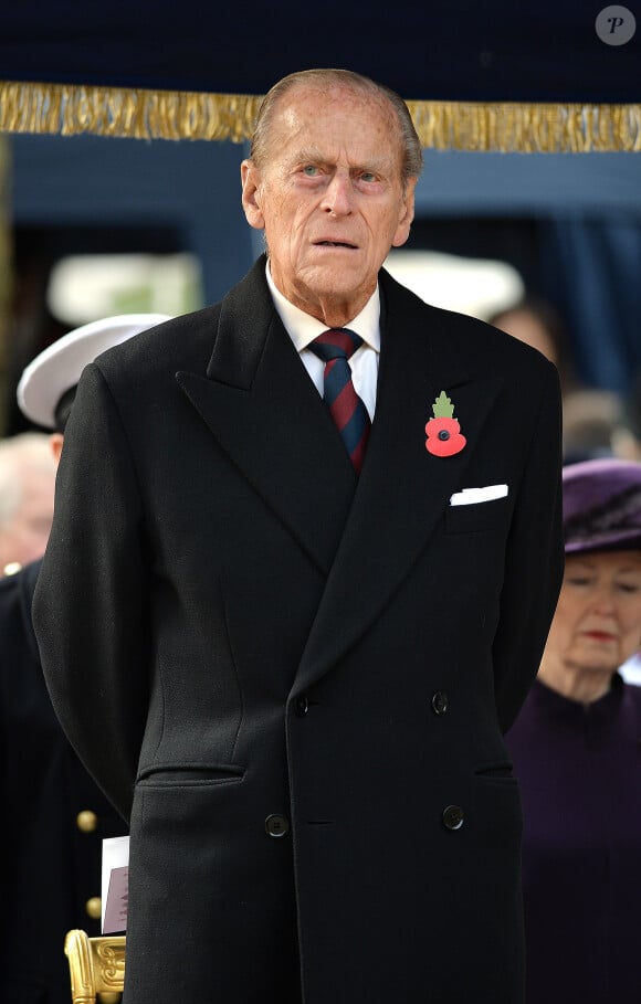 Créer un musée en l'honneur du prince Philip. Aucune date n'a été communiquée concernant l'ouverture mais la famille royale est d'ores et déjà conviée, of course !
Le prince Philip, duc d'Edimbourg lors de l'inauguration du "Flanders Fields Memorial Garden" à la Chapelle de Westminster à Londres, le 6 novembre 2014. 