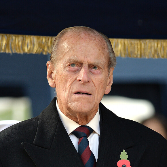 Créer un musée en l'honneur du prince Philip. Aucune date n'a été communiquée concernant l'ouverture mais la famille royale est d'ores et déjà conviée, of course !
Le prince Philip, duc d'Edimbourg lors de l'inauguration du "Flanders Fields Memorial Garden" à la Chapelle de Westminster à Londres, le 6 novembre 2014. 