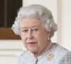 Avant de monter sur le trône d'Angleterre, Elizabeth II a vécu 3 ans à Malte avec le prince Philip
La reine Elisabeth II d'Angleterre et le prince Philip, duc d'Edimbourg, saluent le président de la république de Singapour Tony Tan Keng Yam et sa femme sur le perron du palais de Buckingham à Londres.