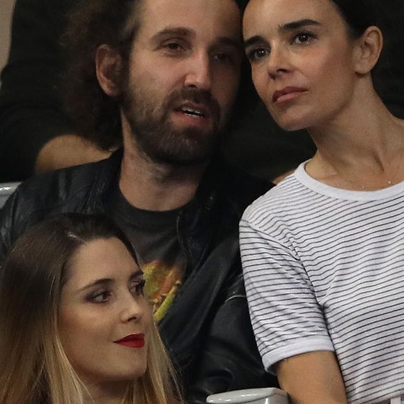 Elodie Bouchez et son mari Thomas Bangalter (groupe Daft Punk) dans les tribunes du stade de France lors du match de ligue des nations opposant la France à l'Allemagne à Saint-Denis, Seine Saint-Denis, France, le 16 octobre 2018. La France a gagné 2-1.