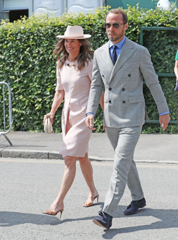 Pippa Middleton (Matthews) et son frère James Middleton (habillé en Ralph Lauren) assistent au championnat de Wimbledon à Londres, le 8 juillet 2019. 