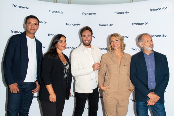 Djamel Mazi, Alexandra Uzan, Adrien Rohard, Lucie Chaumette, Gilles Bornstein lors du photocall dans le cadre de la conférence de presse de France Télévisions au Pavillon Gabriel à Paris, France, le 24 août 2021. © Pierre Perusseau/Bestimage 