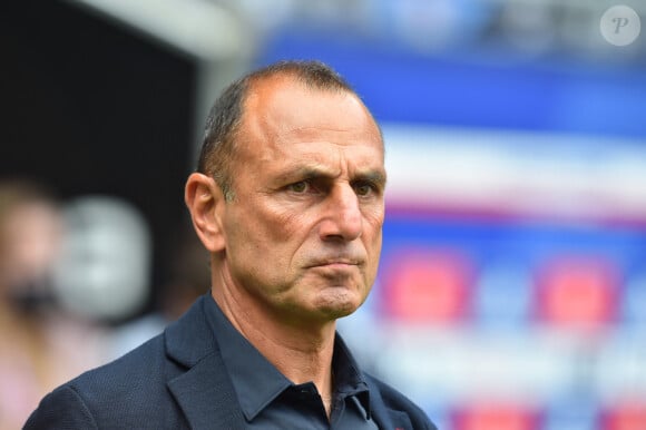 D'après les informations de RMC Sport, l'entraîneur aurait une grosse part de responsabilité
 
Michel Der Zakarian - Match de Ligue 1 Uber Eats "Lyon - Brest (1-1)" à Décines-Charpieu, le 7 août 2021.