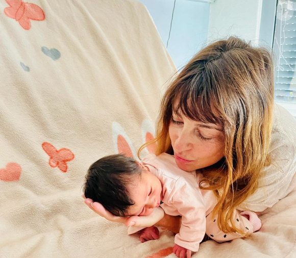 Elle a donné naissance à son premier enfant.
Eve Angeli est maman pour la première fois.