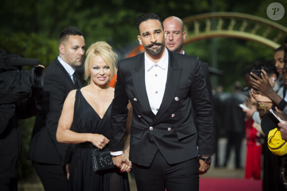 Adit a aussi été en couple avec Pamela Anderson
Adil Rami et sa compagne Pamela Anderson arrivent à la 28ème cérémonie des trophées UNFP (Union nationale des footballeurs professionnels) au Pavillon d'Armenonville à Paris, France, le 19 mai 2019. 