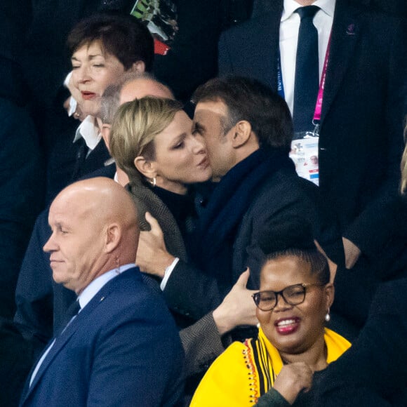 La princesse Charlene de Monaco, Le président Emmanuel Macron - La princesse Charlene de Monaco laisse éclater sa joie lors de la victoire de l'Afrique du Sud à la finale de la coupe du monde de rugby au stade de France le 28 octobre 2023. © Cyril Moreau / Bestimage 