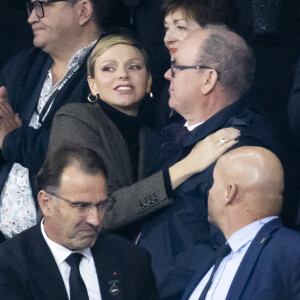 Le prince Albert II de Monaco et La princesse Charlene de Monaco - La princesse Charlene de Monaco laisse éclater sa joie lors de la victoire de l'Afrique du Sud à la finale de la coupe du monde de rugby au stade de France le 28 octobre 2023. © Cyril Moreau / Bestimage 