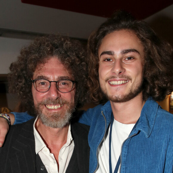 Exclusif - Simon Lelouch (fils aîné de Claude) et son fils Boaz - Cocktail - Spectacle symphonique Claude Lelouch "D'un film à l'autre" au Palais des Congrès de Paris le 14 novembre 2022. Pour Fêter ses 85 ans et 60 de carrière, Claude Lelouch a créé un ciné-concert, "Claude Lelouch - D'un film à l'autre", dans lequel la musique de ses films est jouée par l'orchestre philharmonique de Prague, au Palais des Congrès à Paris. Sur le gâteau, son chiffre fétiche : 13 car 85 ans (8+5 = 13). Claude Lelouch associe le 13 à toute sa vie professionnelle : sa société “Les films 13” et son cinéma, le “Club 13. © Moreau / Rindoff / Bestimage  Exclusive - No web en Suisse / Belgique Claude Lelouch symphonic show "D'un film à l'autre" at the Palais des Congrès in Paris on 14 November 2022. To celebrate his 85th birthday and 60 years of career, Claude Lelouch has created a cine-concert, "Claude Lelouch - D'un film à l'autre", in which the music of his films is played by the Prague Philharmonic Orchestra, at the Palais des Congrès in Paris. On the cake, his favourite number: 13 because he is 85 years old (8+5 = 13). Claude Lelouch associates 13 with his entire professional life: his company "Les films 13" and his cinema, the "Club 13. 