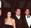  "Nous étions plus que des partenaires de jeu, nous étions une famille." 
Jennifer Aniston, Courteney Cox, Lisa Kudrow, Matt LeBlanc, Matthew Perry et David Schwimmer aux Golden Globes 1998