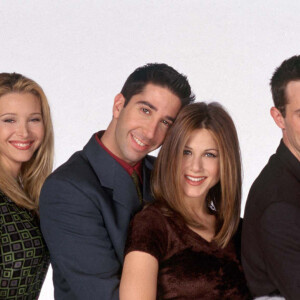 Jennifer Aniston, Courteney Cox, Lisa Kudrow, Matt LeBlanc, Matthew Perry et David Schwimmer (photo promotionnelle de la série Friends)